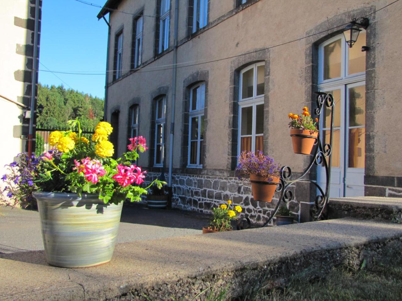 Leclosdipontine L'Ecole Des Demoiselles Pontgibaud Exteriér fotografie